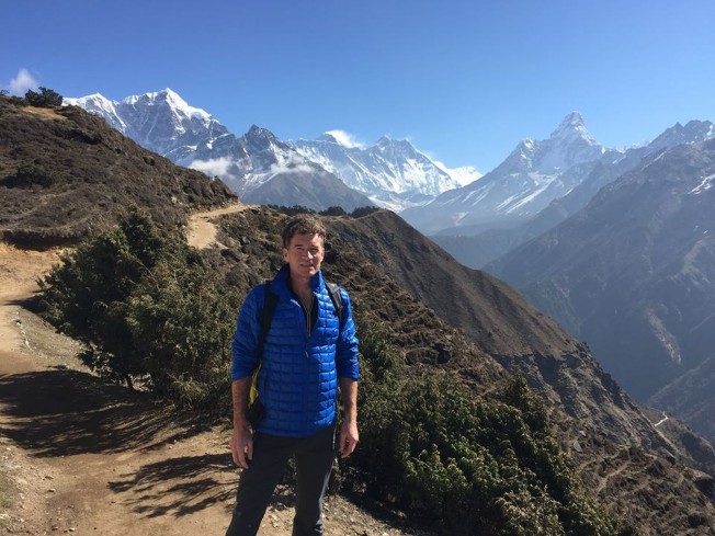 瑞夫4月初到达圣母峰基地营（Everest base camp）。（取材自脸书）
