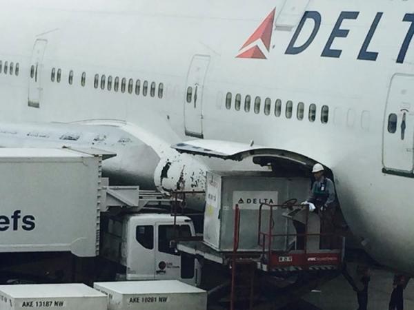 达美航空一架747飞机在中国领空遭冰雹袭击受损