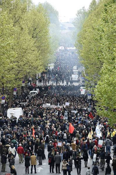 法国17万人抗议劳动法改革引爆冲突：124人被捕 警察24人受伤