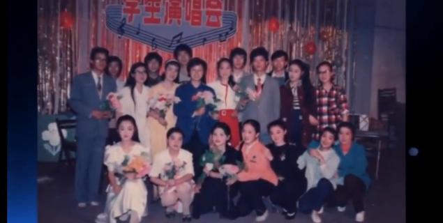 看了杨钰莹年轻时的照片，就明白为啥有人为她把几十辆宝马撞废！