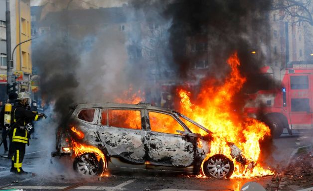 德国万人反紧缩终变暴力骚乱 350人被捕