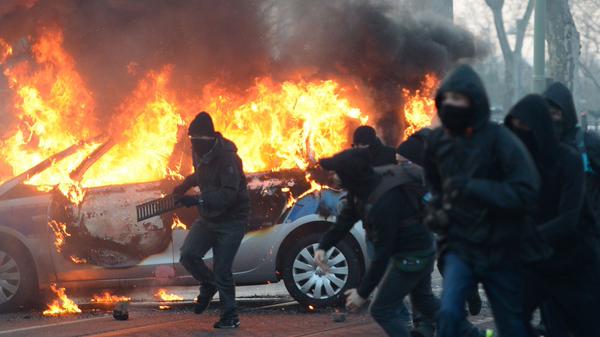 德国万人反紧缩终变暴力骚乱 350人被捕