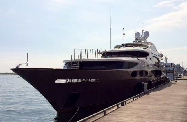 蒂姆赫顿氏连锁咖啡公司共同创办人乔伊斯家族拥有的豪华游艇。（加通社）