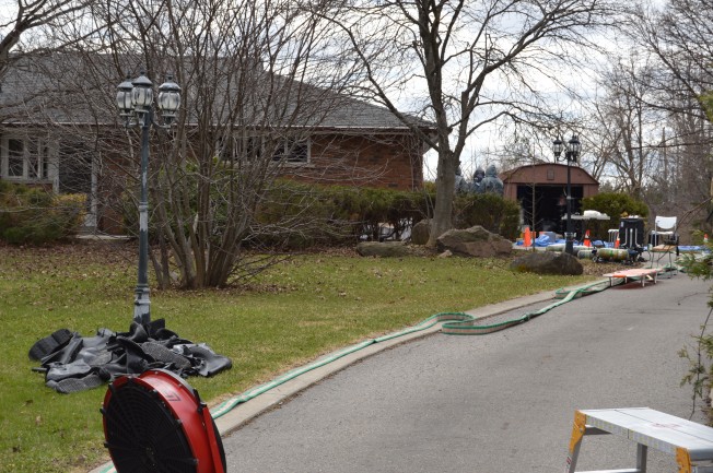 毒品工厂位於万锦市Major Mackenzie和Warden Avenue西南角的一栋别墅内。(记者费诗明／摄影)