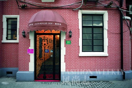 乔装男人性侵女性好友 英国女子最终获狱8年