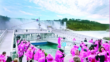 20151129_14488133175037.jpg _27niagara_vistors.jpg