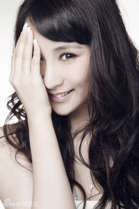 组图:胡歌绯闻女友林晓私照曝光 身材高挑美艳
