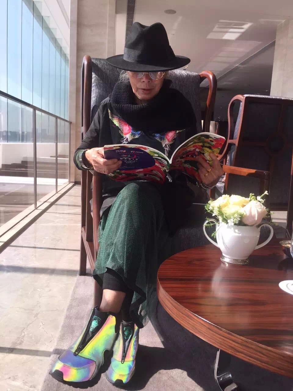 让这位82岁的姑娘告诉你,什么是人生!