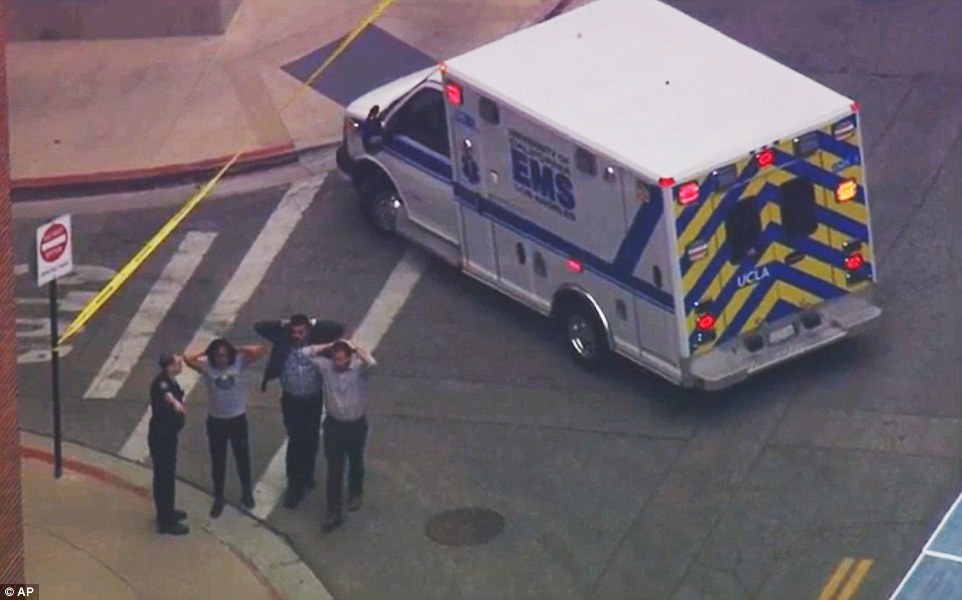 学生们被告知，原定于今天的决赛和类都被取消，虽然校园内已申报安全