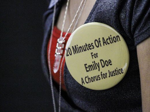 他性侵了她,却说自己后悔得连牛排都吃不下了