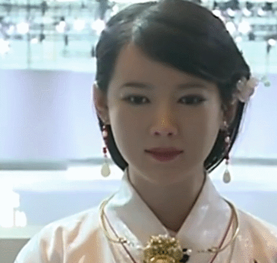 为啥她们肤白貌美气质佳却让许多人受到了惊吓?