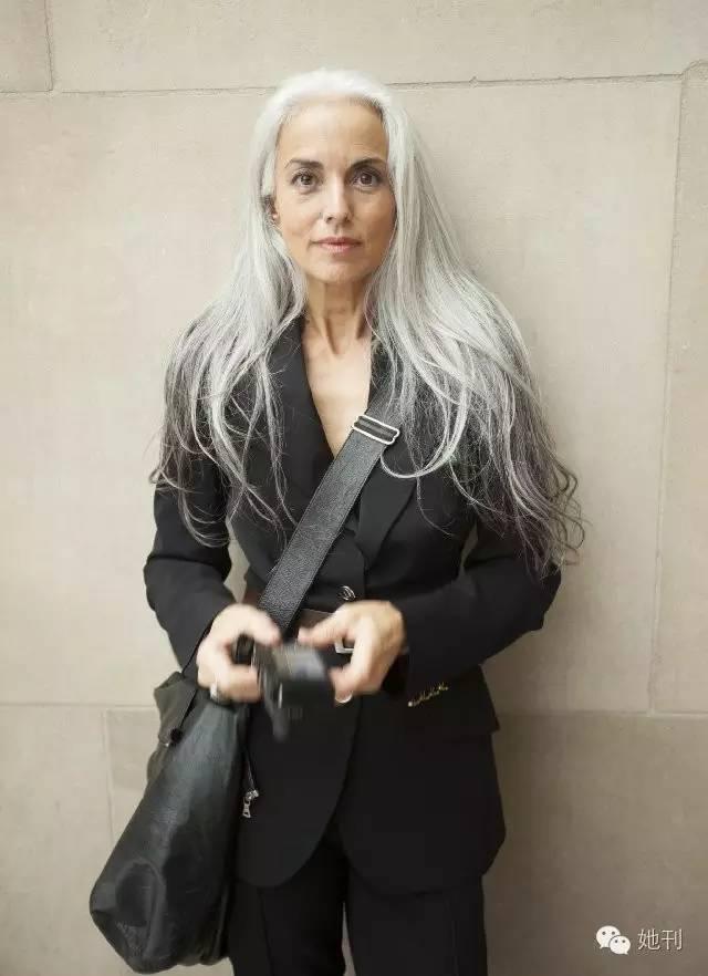 61岁的她白发童颜,却美丽优雅不输女神赵雅芝~