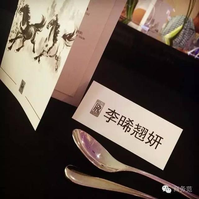 这群女富二代因炫富被外媒关注,但套路一毛一样