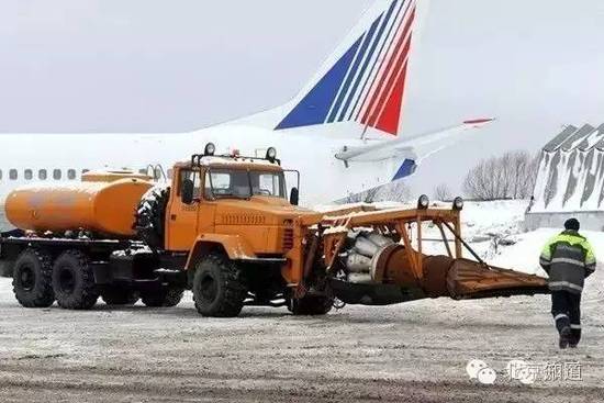 另外，俄罗斯民航也是从军航脱出来体制，这就要说&ldquo;战斗民族&rdquo;的优势了，军航老人带徒弟，一代一代的彪悍传统肯定还沿袭着，飞机开得像战斗机，也就不难理解了。