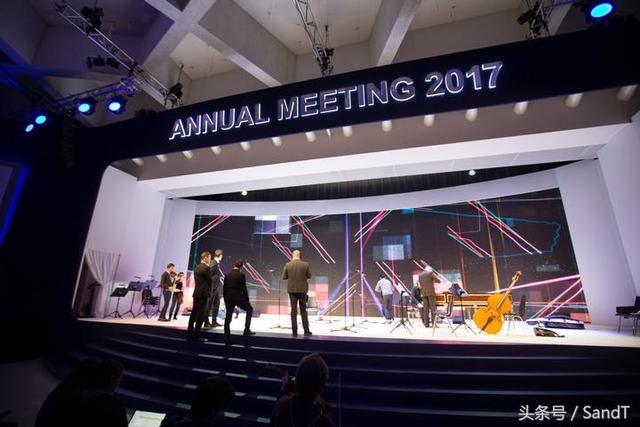 马云在达沃斯论坛回答：美国人的钱到底去哪儿了？
