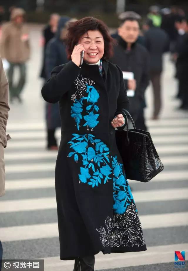 她曾一无所有 靠造纸成为中国内地首位女首富