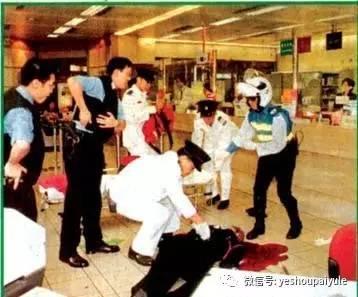 他是香港最臭名昭著的双面魔警,曾制造两起杀警奇案