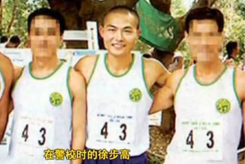 他是香港最臭名昭著的双面魔警,曾制造两起杀警奇案