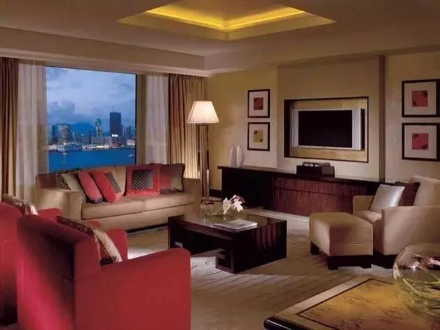 这座位于港岛中环的酒店,据说藏着财经界娱乐圈一半的秘密