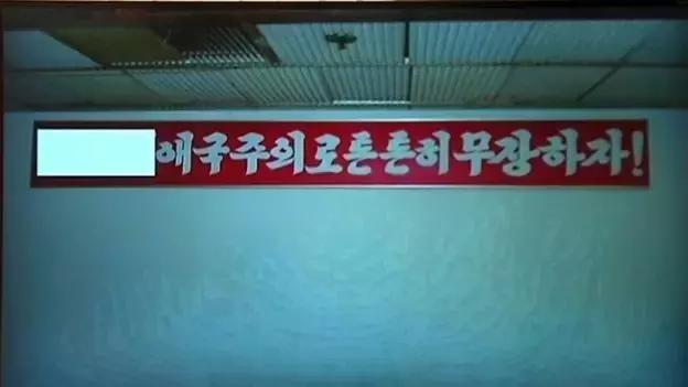 偷标语被判15年的美国大学生获释，昏迷1年的他在朝鲜经历了什么？