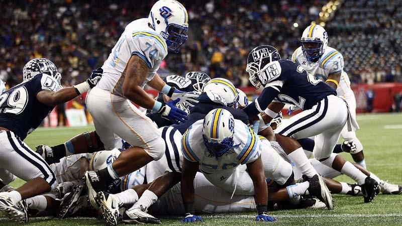 软妹:劫匪试图抢劫美式橄榄球运动员,结果让世界人民笑了三天