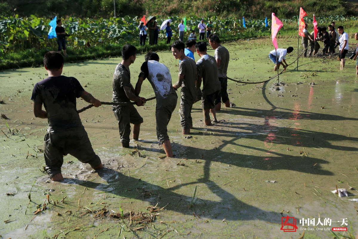 中国人的一天中国人的一天2845期：金秋十月侗家&ldquo;烧鱼节&rdquo; 摆长桌宴畅饮美酒