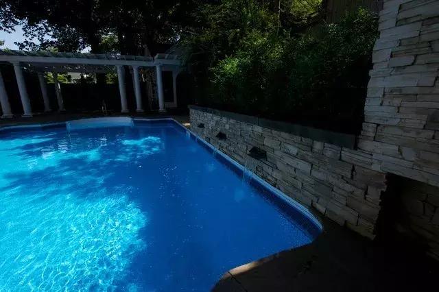 华人女子在英国被打成永久植物人，很多人却说罪犯被判得太轻了！