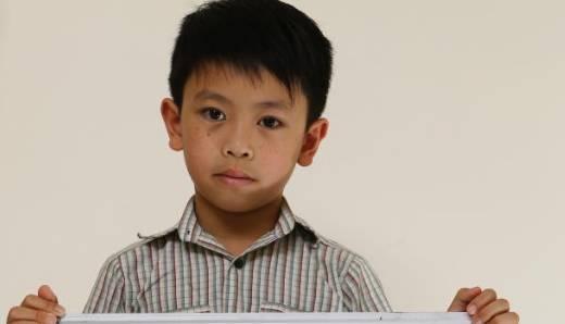 8岁亚裔男孩被老师&ldquo;欺负&rdquo; 母亲怒带其转学 却被澳洲网友狂喷