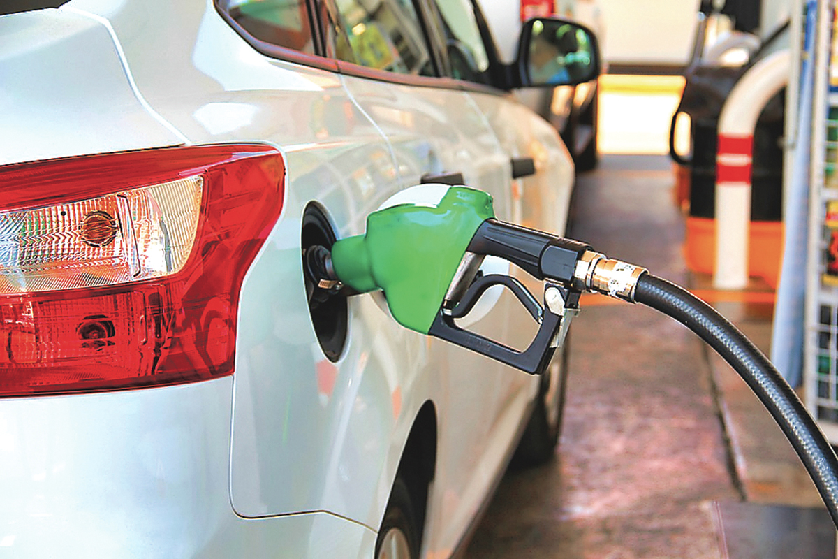 ■汽油太贵,促发人们购买电动车。 网上图片