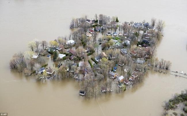 20211120_16374491518063.jpeg 401C16BE00000578-4485884-This_aerial_photo_shows_Ile_Mercier_Quebec_covered_in_floodwater-a-25_1494307617400.jpeg
