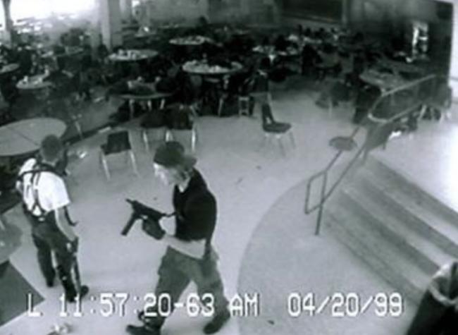 突发!加拿大少年扬言扫射血洗小学!学校现已紧急关闭,家长崩溃… 突发!加拿大少年扬言扫射血洗小学!学校现已紧急关闭,家长崩溃…