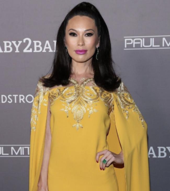 &ldquo;虎妻&rdquo;邓文迪近照曝光：毫无亚洲样貌！离婚多年还能分走268亿，野心有多大？