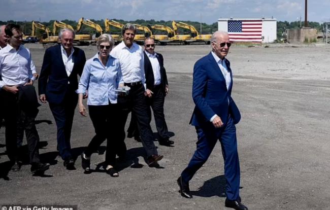 79岁拜登新冠状况好转,17名密接检测结果曝… 79岁拜登新冠状况好转,17名密接检测结果曝…