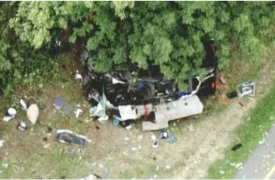4死8伤:新泽西惨烈车祸 工厂班车返程翻车 4死8伤:新泽西惨烈车祸 工厂班车返程翻车