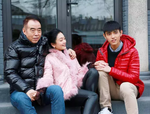 陈红当年插足陈凯歌婚姻 倪萍书中称她“小三” 陈红当年插足陈凯歌婚姻 倪萍书中称她“小三”