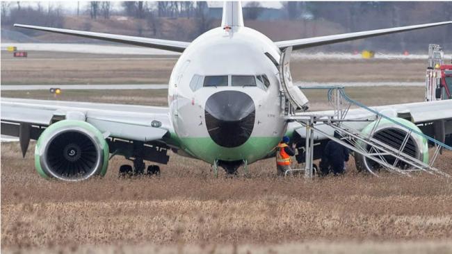 突发！载134名乘客温哥华航班降落失败 滑出跑道