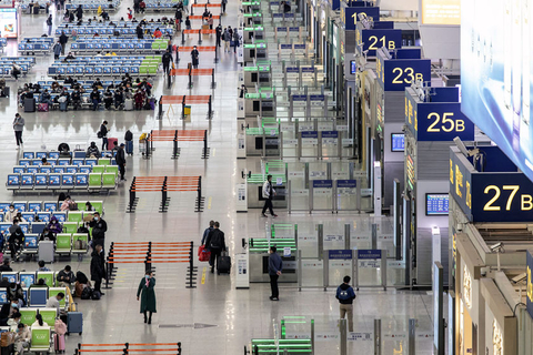 网传北京机场入境放宽,下飞机后不隔离直接回家 网传北京机场入境放宽,下飞机后不隔离直接回家