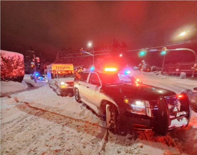 警方追捕!阿伯斯福圣诞怪杰陷入雪地束手就擒 警方追捕!阿伯斯福圣诞怪杰陷入雪地束手就擒