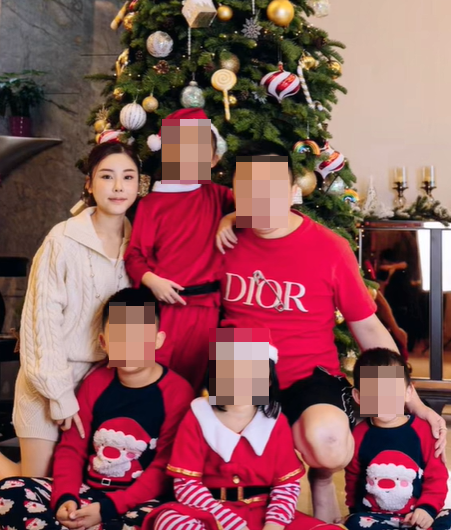 Abby与前夫育有一对子女，其后再为现任丈夫诞下两名子女。