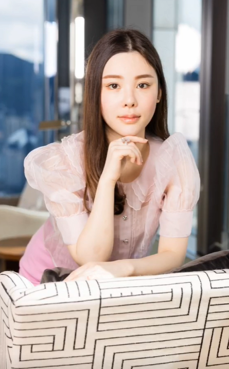Abby为城中名媛。