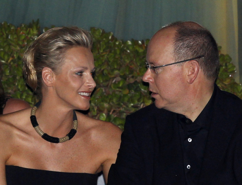 2011年,夏琳亲王妃(Charlene Wittstock)与阿尔贝二世在摩纳哥观看The Eagles演唱会。 路透社