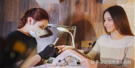 美甲店服务一位老太太 结束后竟付我100加币小费 美甲店服务一位老太太 结束后竟付我100加币小费