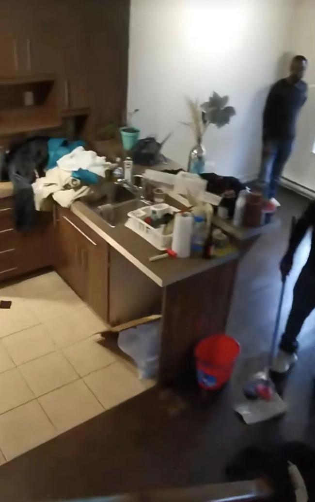“租客把我的房给烧了” 加拿大华人房东泪奔 “租客把我的房给烧了” 加拿大华人房东泪奔