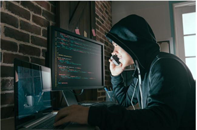 骗子用AI模仿朋友声音 男子被骗八千元 骗子用AI模仿朋友声音 男子被骗八千元