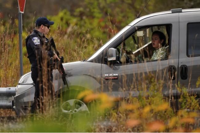 海陆空追捕!美国血腥大屠杀:枪手是后备美军! 海陆空追捕!美国血腥大屠杀:枪手是后备美军!