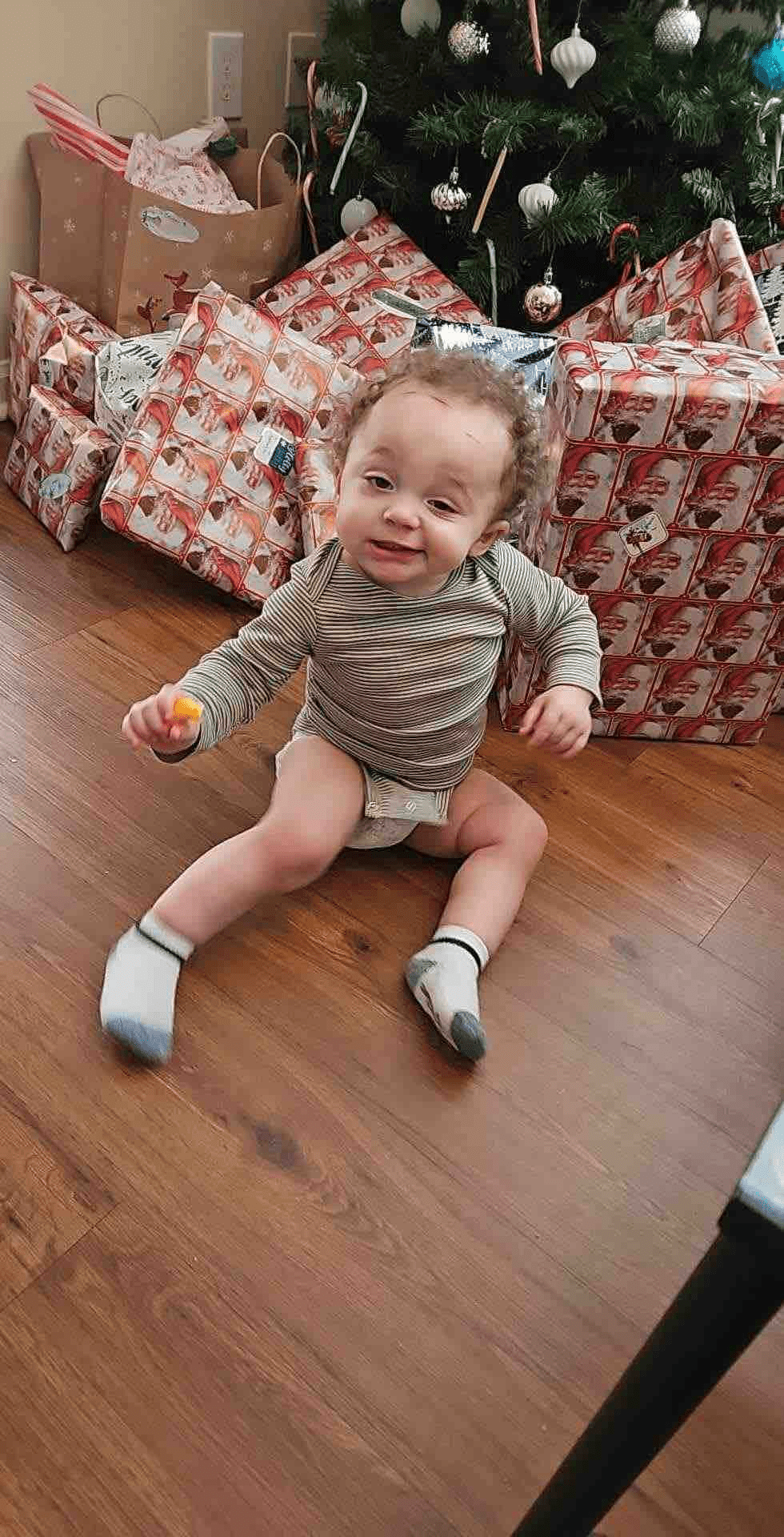 摩尔在众筹网站发布孩子的照片。 GoFundMe 摩尔在众筹网站发布孩子的照片。 GoFundMe