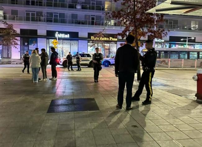 大温华人勇斗持刀歹徒 但网友说“不该这么做” 大温华人勇斗持刀歹徒 但网友说“不该这么做”