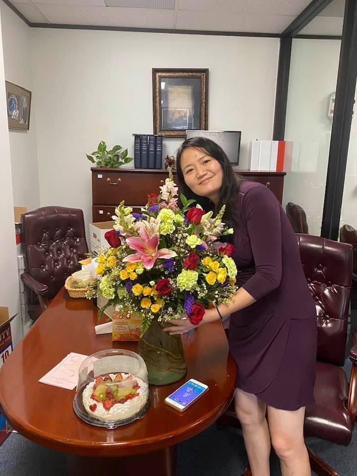 沃尔夫贴出妻子庆祝生日的照片,有许多人留言祝福。 facebook 沃尔夫贴出妻子庆祝生日的照片,有许多人留言祝福。 facebook