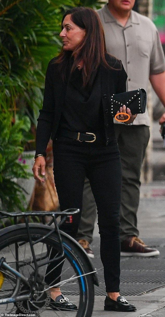 67岁的比尔&middot;盖茨要闪婚？60岁豪门遗孀秀出巨大钻戒！当事人亲自回应&hellip;