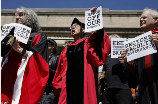 耶鲁、哥大100多名学生被捕,哈佛等名校卷入… 耶鲁、哥大100多名学生被捕,哈佛等名校卷入…